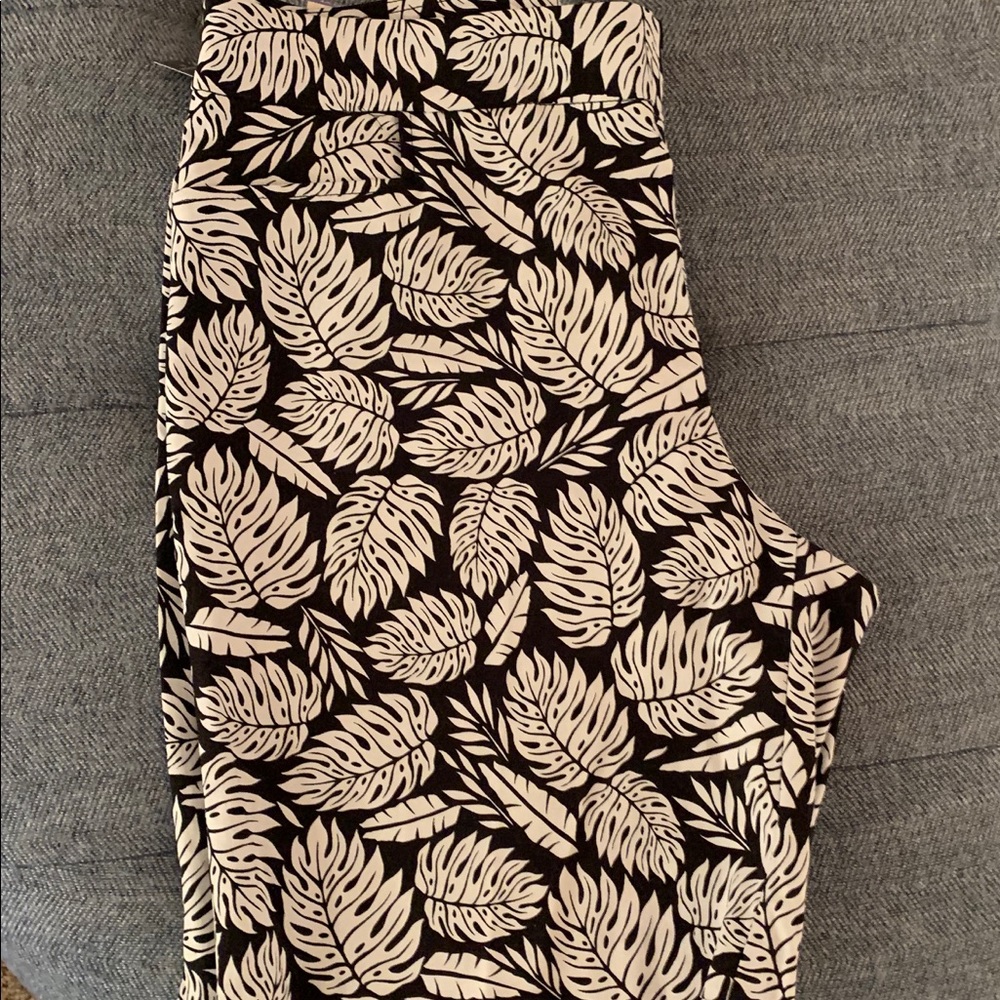 Terra &sky leaf print Bermuda shorts. No tags.
